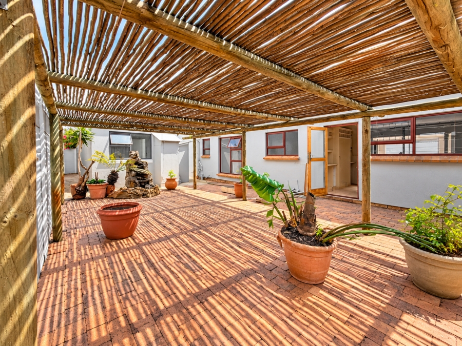 4 Bedroom Property for Sale in Bothasig Western Cape
